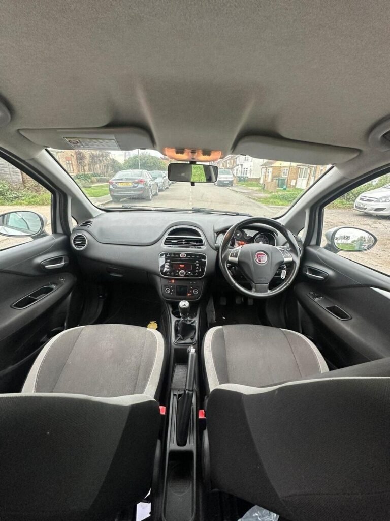 2012 Fiat Punto, photo 9