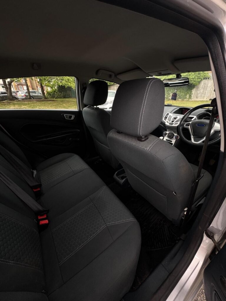 2011 Ford Fiesta, photo 24