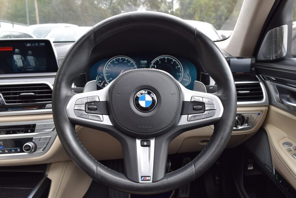 BMW M760Li, photo 21