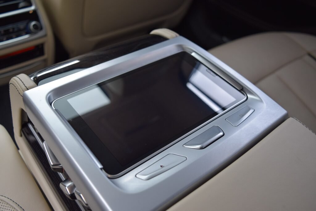 BMW M760Li, photo 58