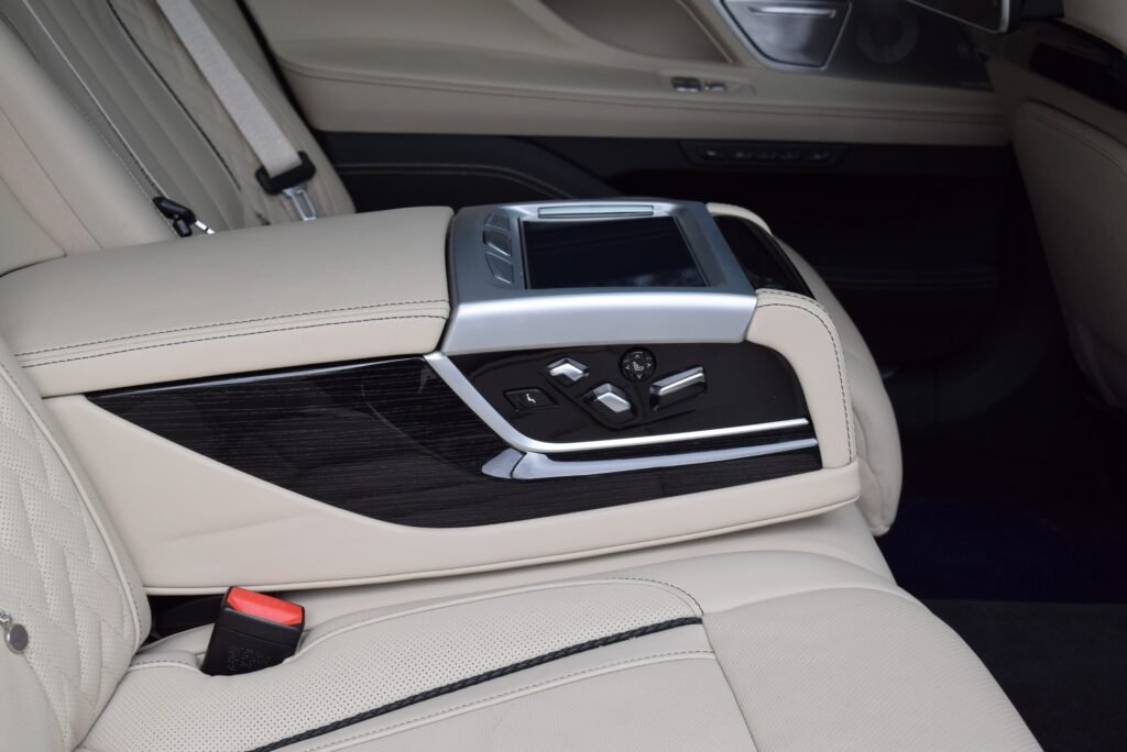BMW M760Li, photo 18