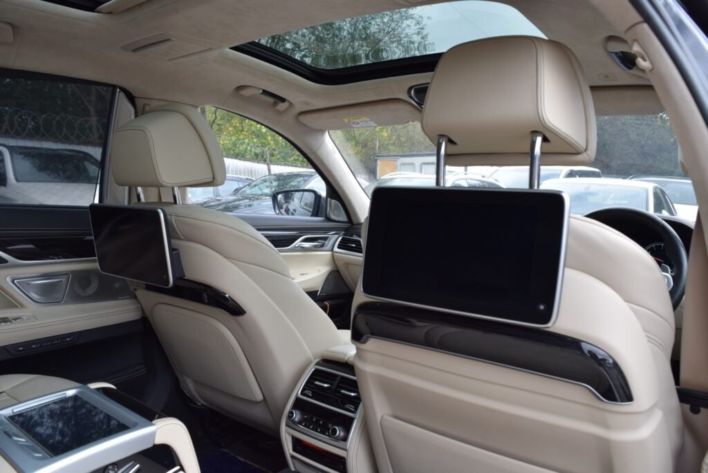 BMW M760Li, photo 19