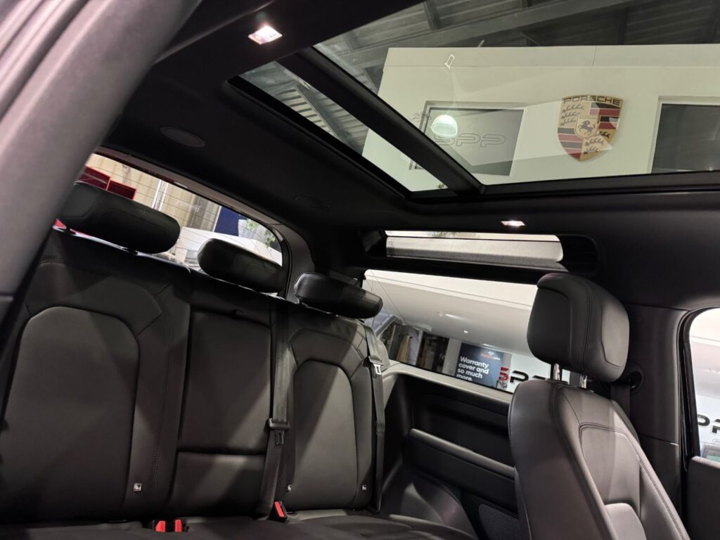 2022 LAND ROVER DEFENDER 5.0 P525 V8 SUV 3dr Petrol Auto 4WD Euro 6 (s/s) (525 ps), photo 23
