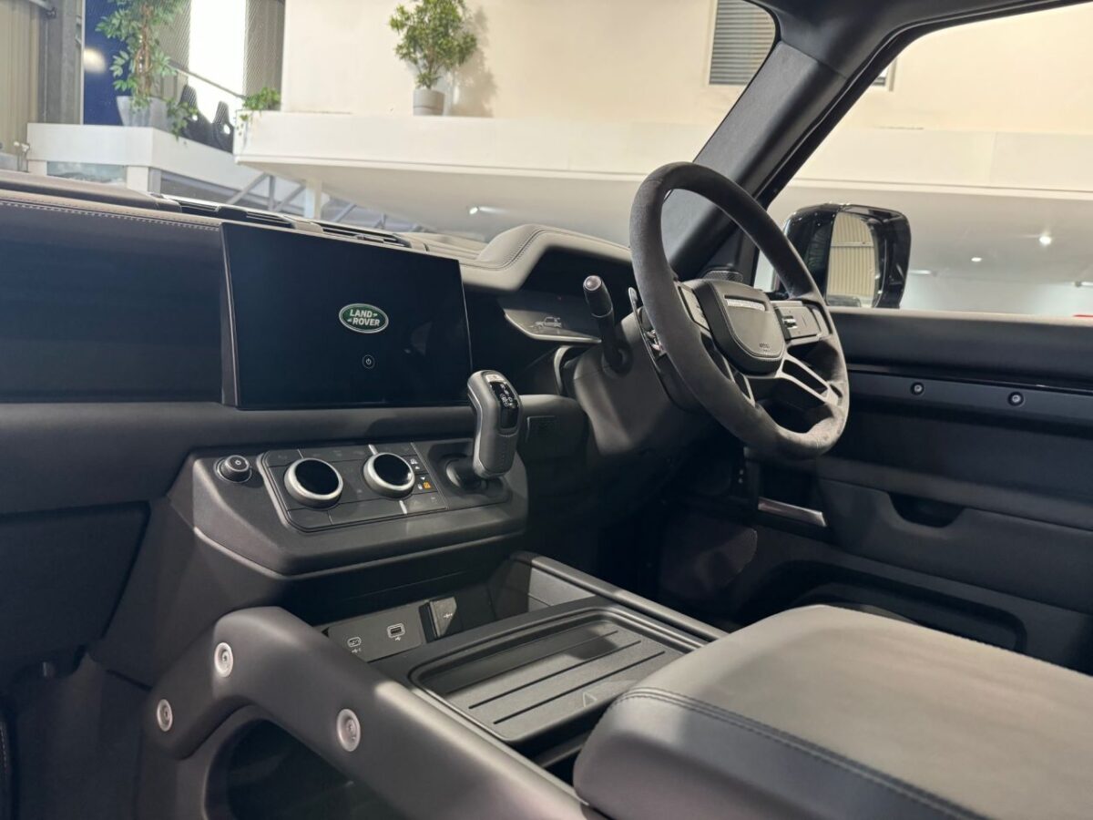 2022 LAND ROVER DEFENDER 5.0 P525 V8 SUV 3dr Petrol Auto 4WD Euro 6 (s/s) (525 ps)