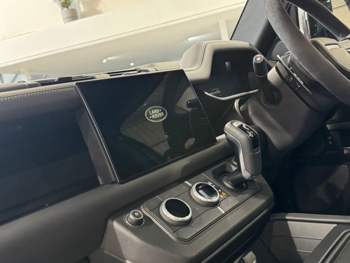 2022 LAND ROVER DEFENDER 5.0 P525 V8 SUV 3dr Petrol Auto 4WD Euro 6 (s/s) (525 ps)