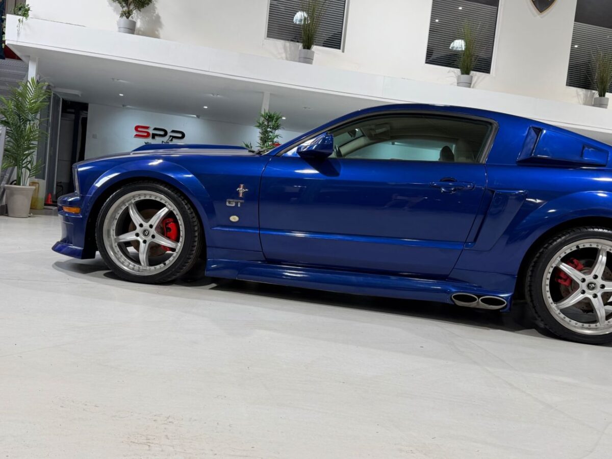 2004 FORD MUSTANG GT Cervini 4.6 V8 Manual