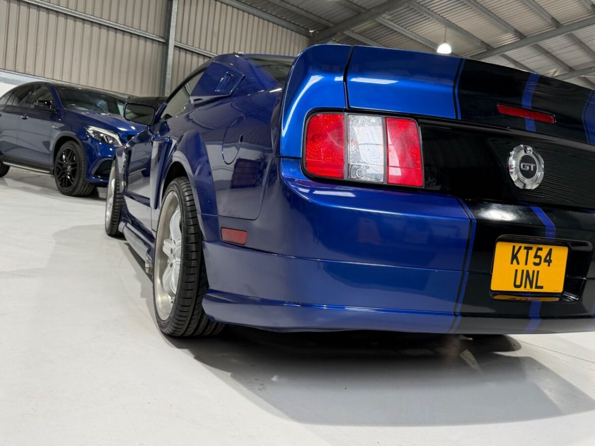 2004 FORD MUSTANG GT Cervini 4.6 V8 Manual