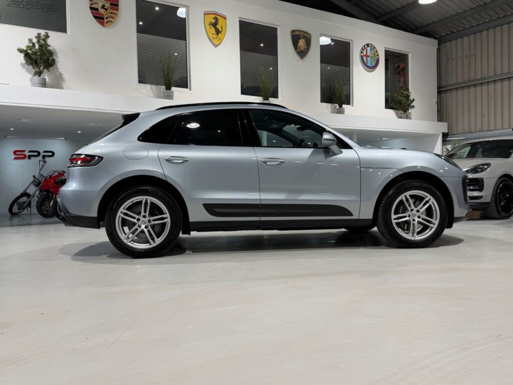 2023 PORSCHE MACAN 2.0T SUV 5dr Petrol PDK 4WD Euro 6 (s/s) (265 ps), photo 2