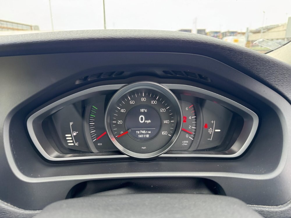 2014 Volvo V40 1.6 D2 SE Lux Nav Hatchback 5dr Diesel Manual Euro 5 (s/s) (115 ps)