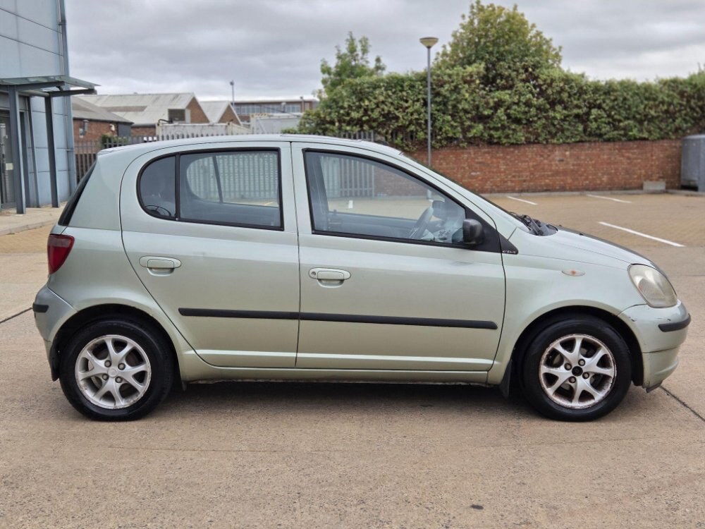 2002 Toyota Yaris 1.3 VVT-i 16v CDX 5dr