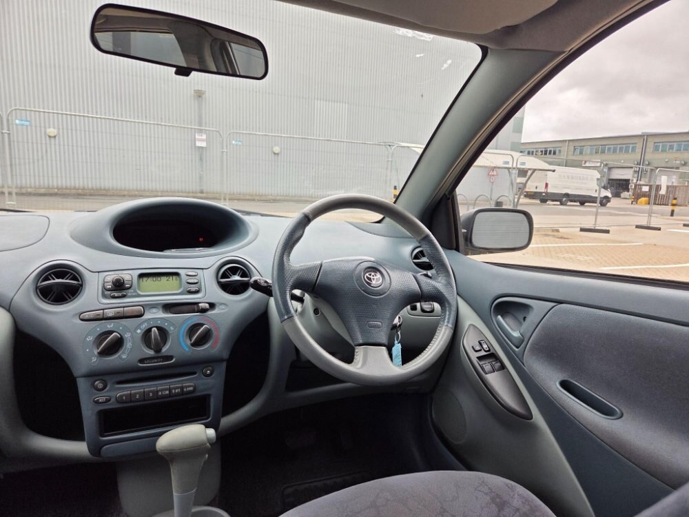2002 Toyota Yaris 1.3 VVT-i 16v CDX 5dr