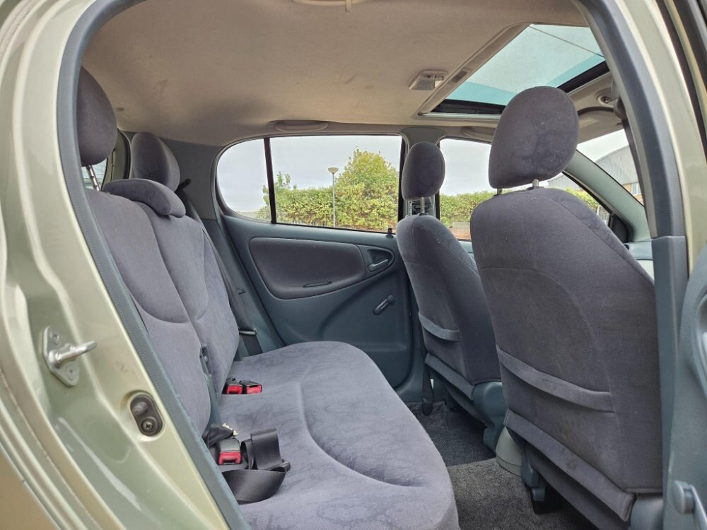 2002 Toyota Yaris 1.3 VVT-i 16v CDX 5dr