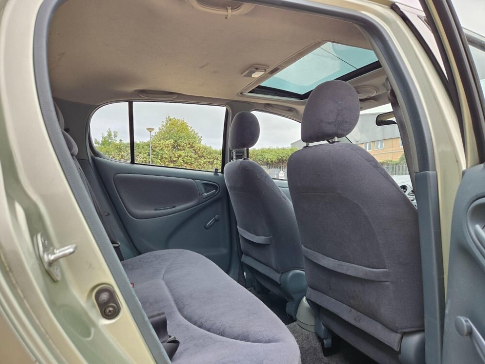 2002 Toyota Yaris 1.3 VVT-i 16v CDX 5dr