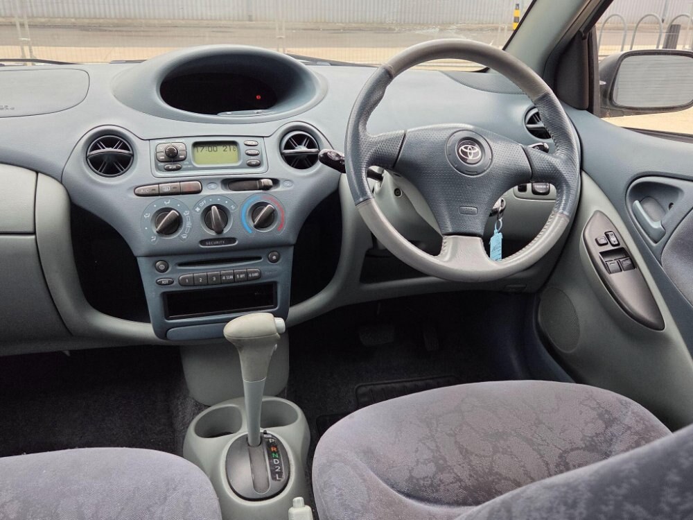 2002 Toyota Yaris 1.3 VVT-i 16v CDX 5dr