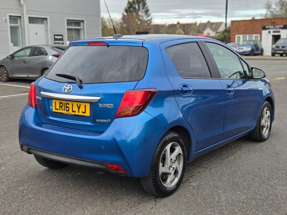2016 Toyota Yaris 1.5 VVT-h Icon E-CVT Euro 6 5dr (Safety Sense)