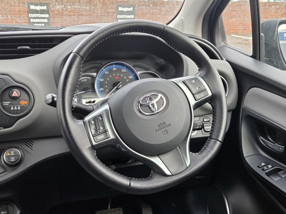 2016 Toyota Yaris 1.5 VVT-h Icon E-CVT Euro 6 5dr (Safety Sense)