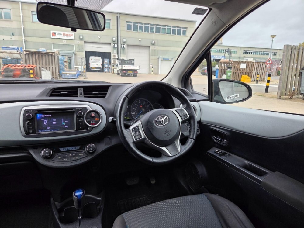 2012 Toyota Yaris 1.5 VVT-h T4 CVT Euro 5 5dr