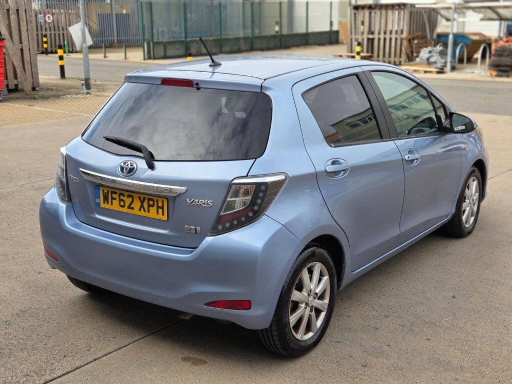 2012 Toyota Yaris 1.5 VVT-h T4 CVT Euro 5 5dr