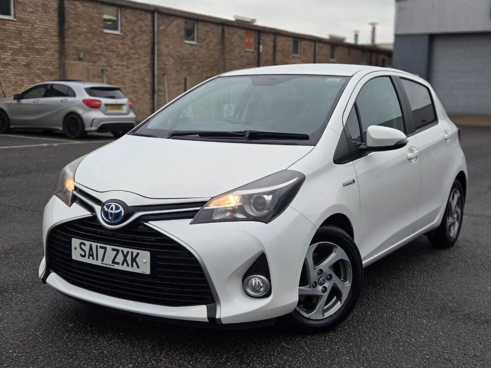 2017 Toyota Yaris 1.5 VVT-h Icon E-CVT Euro 6 (s/s) 5dr