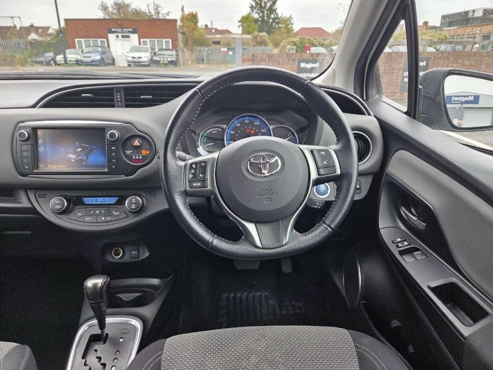 2017 Toyota Yaris 1.5 VVT-h Icon E-CVT Euro 6 (s/s) 5dr