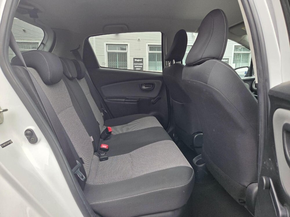 2017 Toyota Yaris 1.5 VVT-h Icon E-CVT Euro 6 (s/s) 5dr