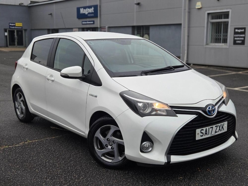 2017 Toyota Yaris 1.5 VVT-h Icon E-CVT Euro 6 (s/s) 5dr