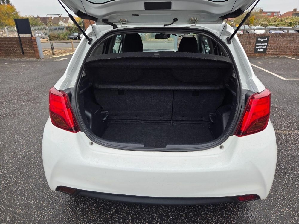 2017 Toyota Yaris 1.5 VVT-h Icon E-CVT Euro 6 (s/s) 5dr