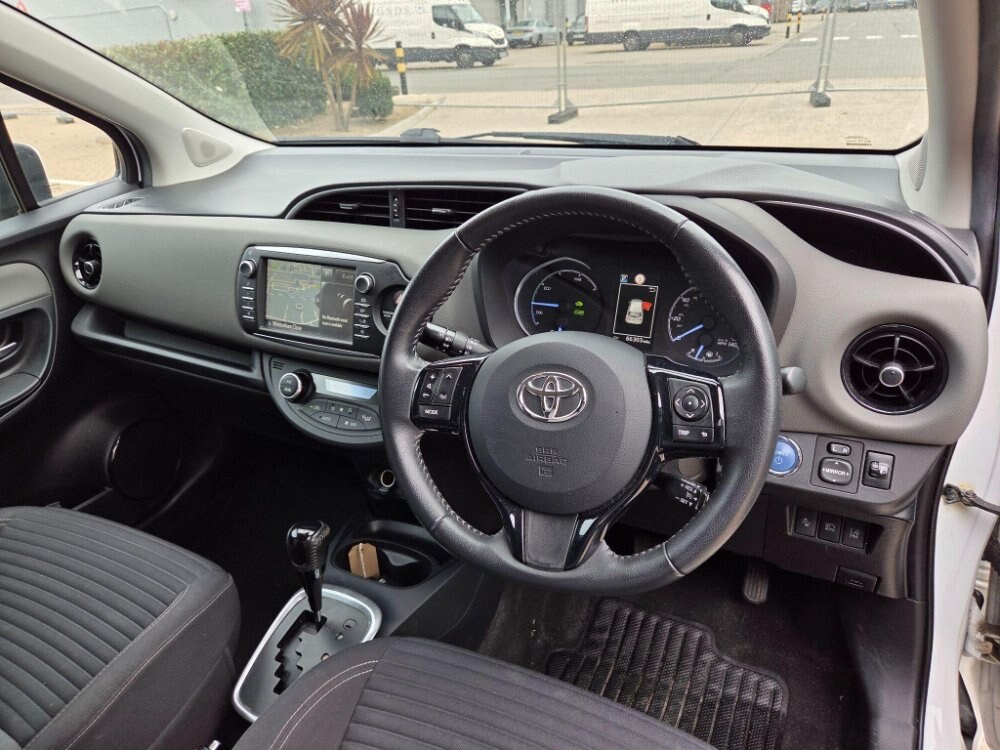 2017 Toyota Yaris 1.5 VVT-h Icon Tech E-CVT Euro 6 (s/s) 5dr