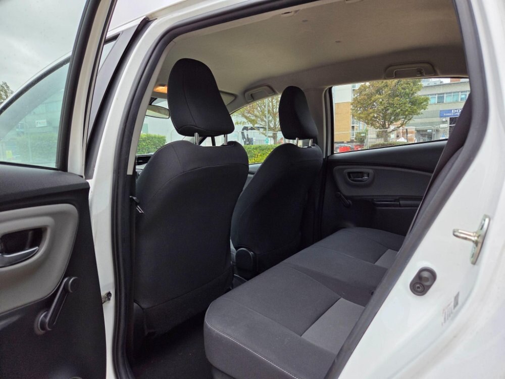 2017 Toyota Yaris 1.5 VVT-h Icon Tech E-CVT Euro 6 (s/s) 5dr
