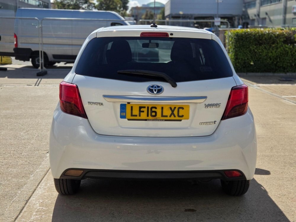 2016 Toyota Yaris 1.5 VVT-h Icon E-CVT Euro 6 5dr