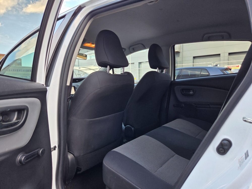 2016 Toyota Yaris 1.5 VVT-h Icon E-CVT Euro 6 5dr