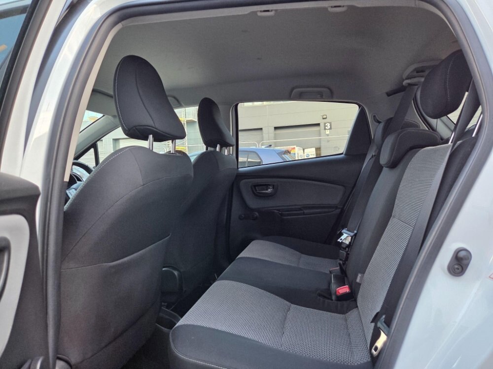 2016 Toyota Yaris 1.5 VVT-h Icon E-CVT Euro 6 5dr