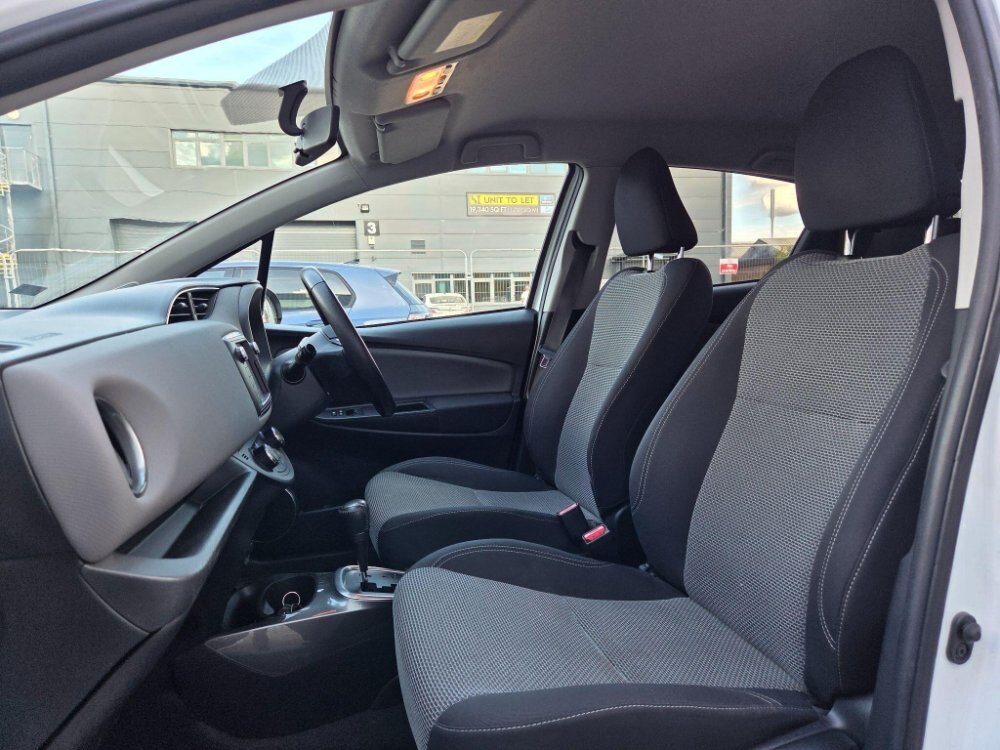 2016 Toyota Yaris 1.5 VVT-h Icon E-CVT Euro 6 5dr