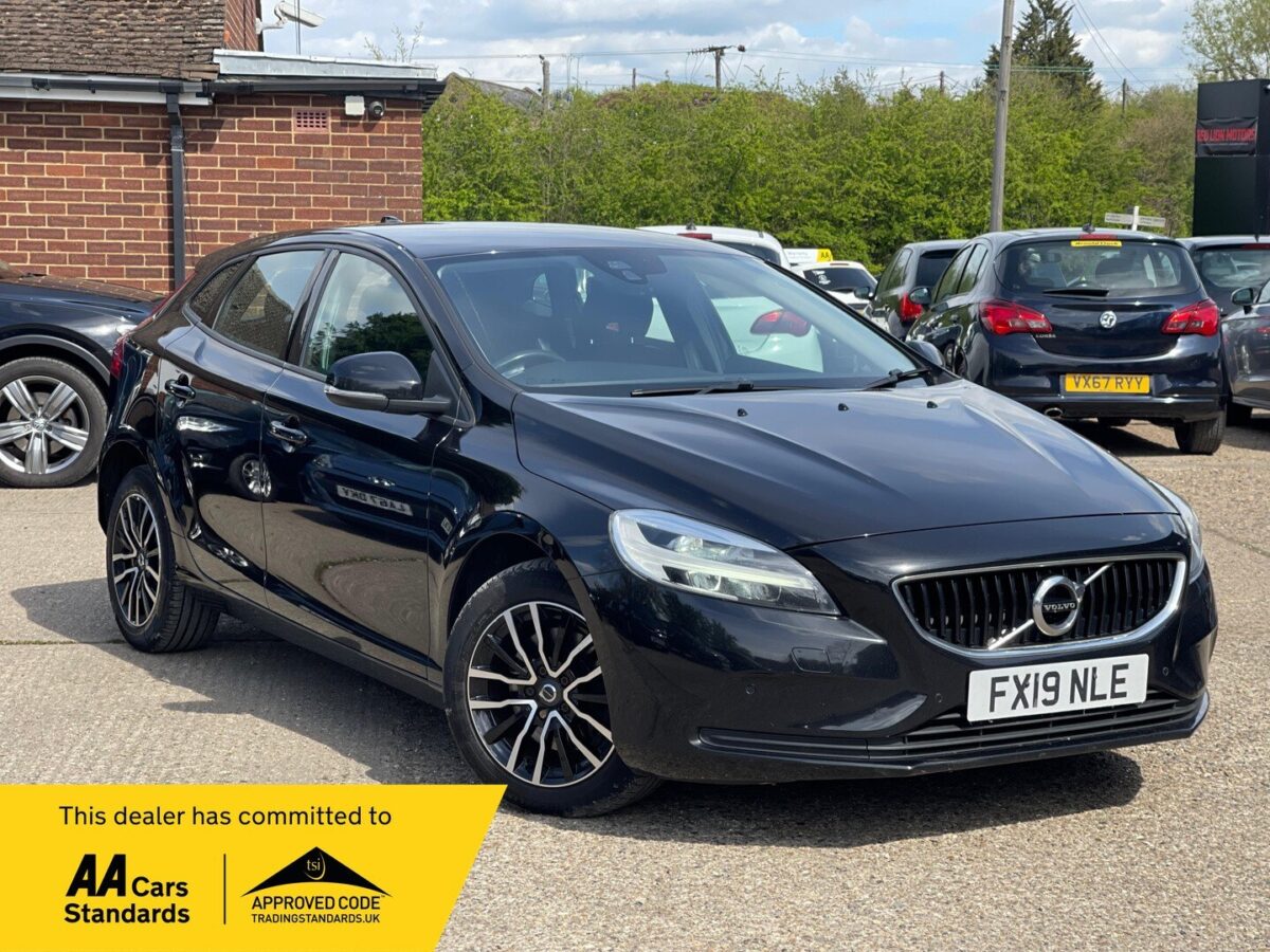 2019 Volvo V40 2.0 Momentum T2